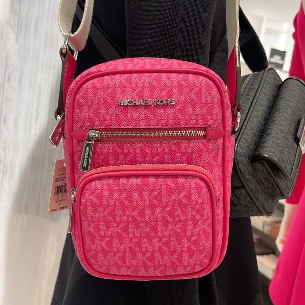 Michael Kors Jet Set Medium Signature Logo Crossbody Bag
COLOR DRAGONFRUT - Picture 13 of 16